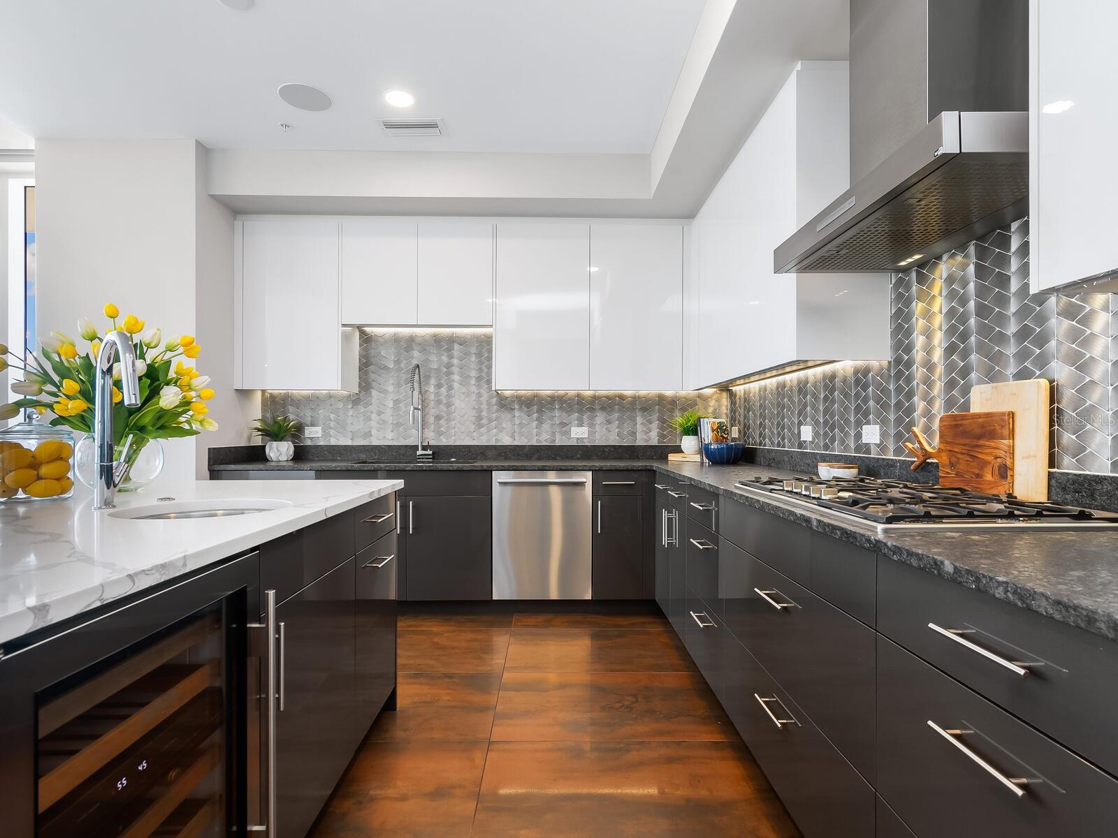 540 N TAMIAMI TRL #1201, SARASOTA, FL, 34236