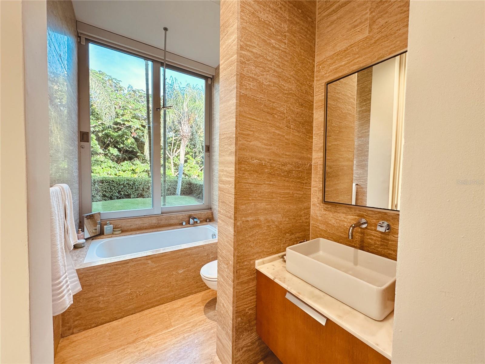 PR9109938 Property Photo