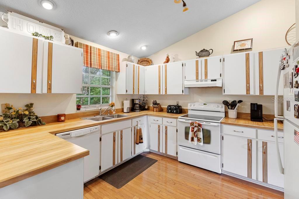 880 CRITTENDEN AVE, ORANGE CITY, FL, 32763
