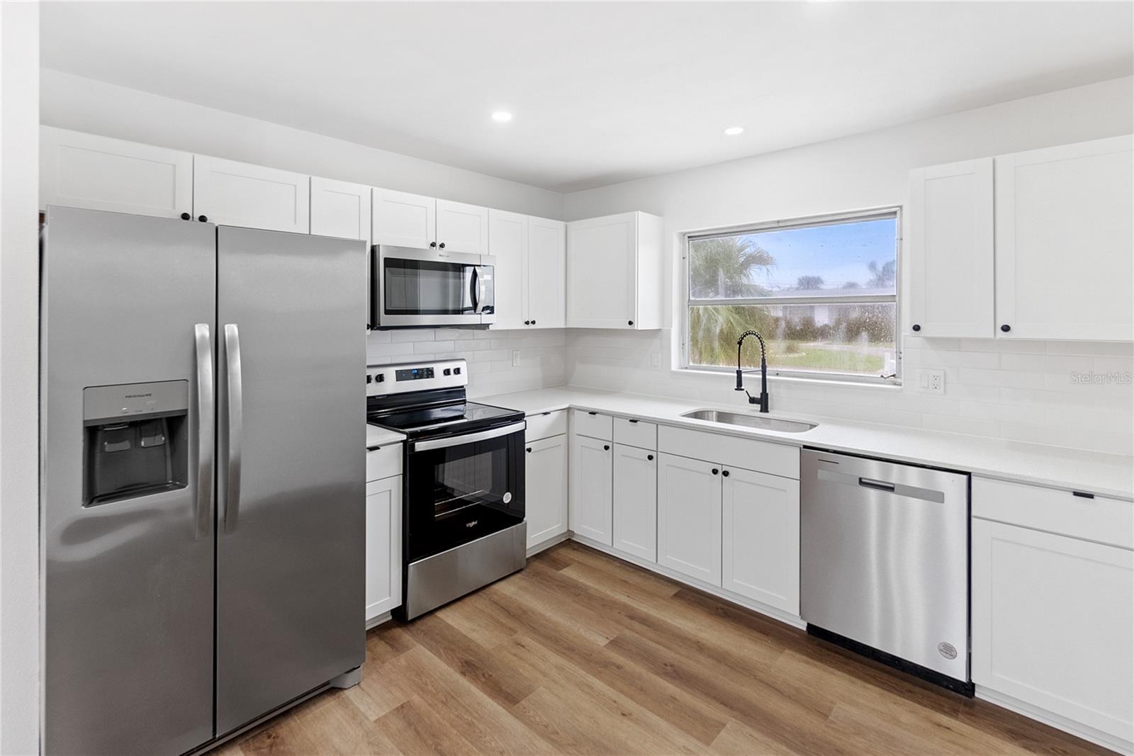 601 SHERIDAN DR, VENICE, FL, 34293