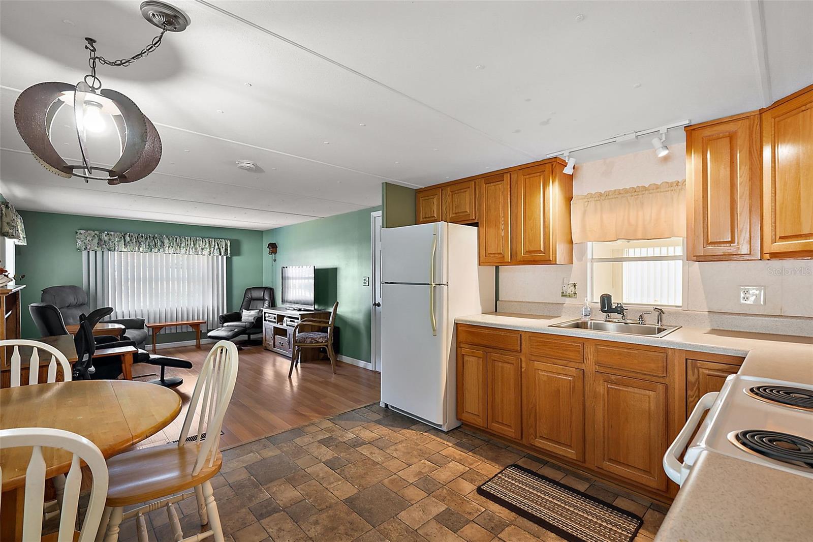 813 ROYAL PALM AVE, THE VILLAGES, FL, 32159