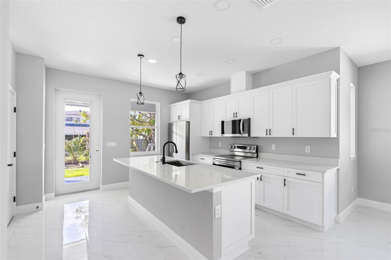 2714 W WALNUT ST, TAMPA, FL, 33607