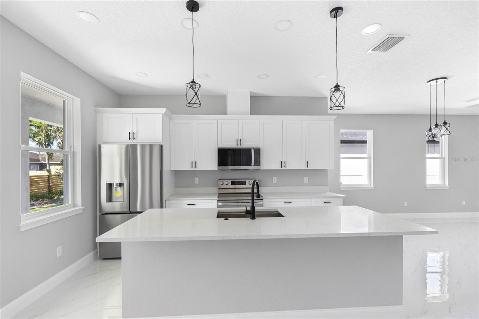 2714 W WALNUT ST, TAMPA, FL, 33607
