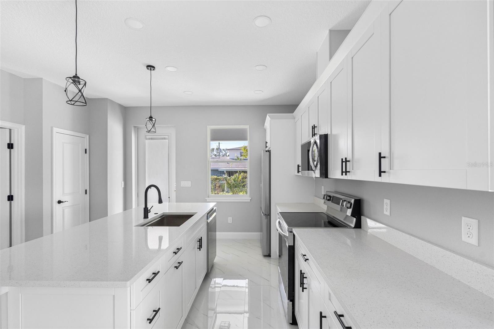 2714 W WALNUT ST, TAMPA, FL, 33607