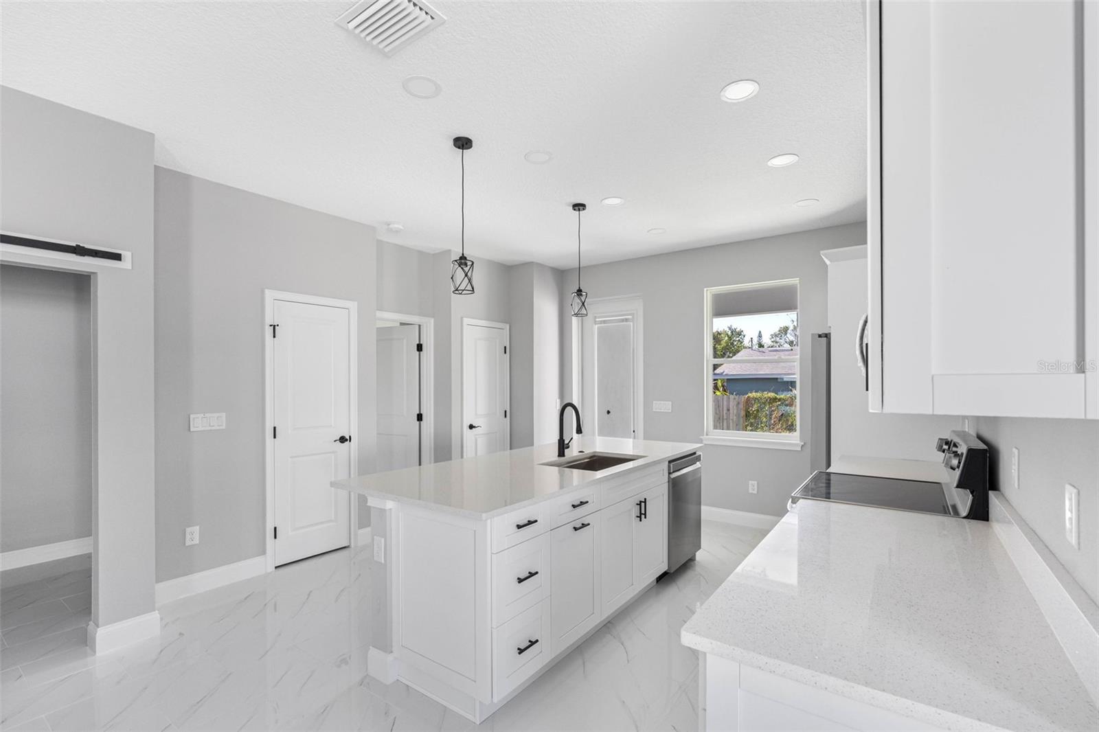 2714 W WALNUT ST, TAMPA, FL, 33607