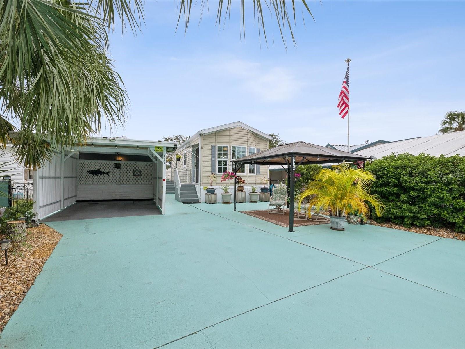 9379 GRIZZLY BEAR LN, WEEKI WACHEE, FL, 34613