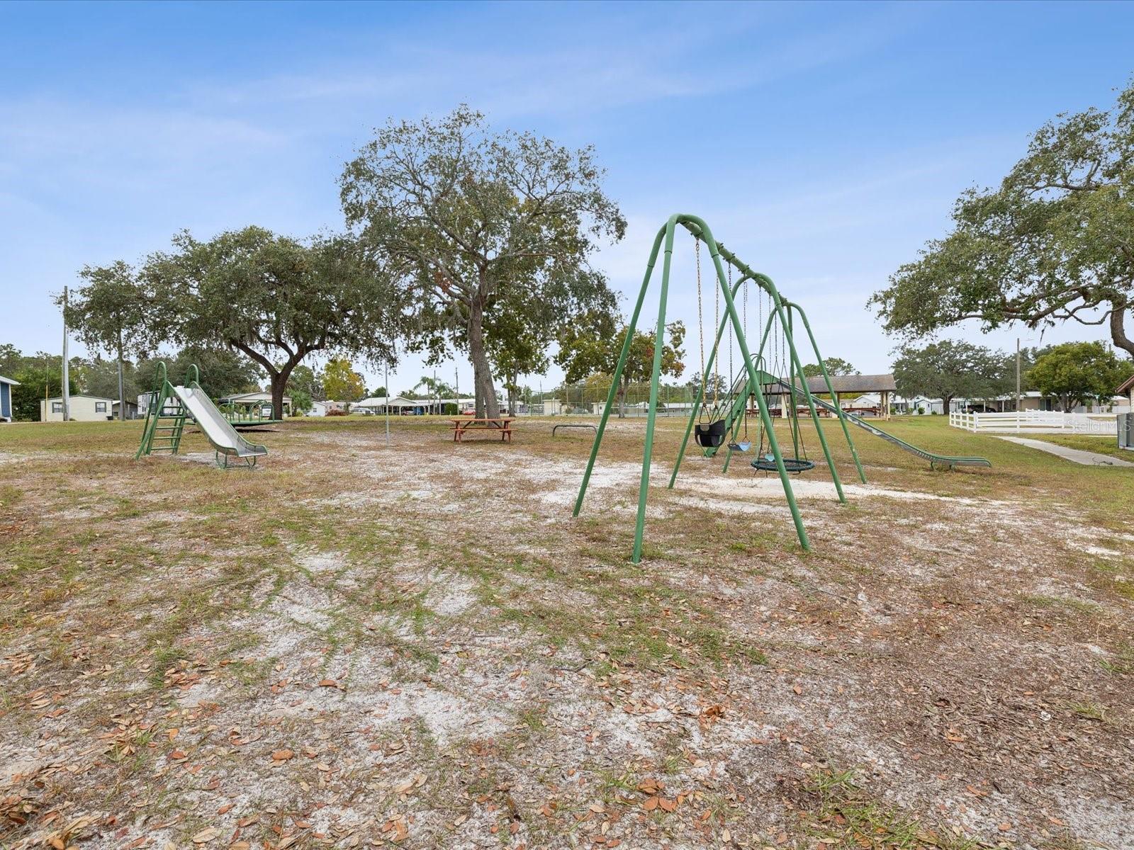 9379 GRIZZLY BEAR LN, WEEKI WACHEE, FL, 34613