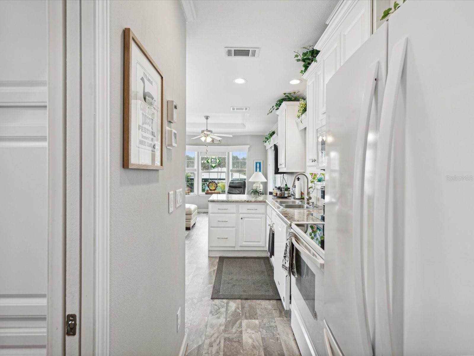 9379 GRIZZLY BEAR LN, WEEKI WACHEE, FL, 34613
