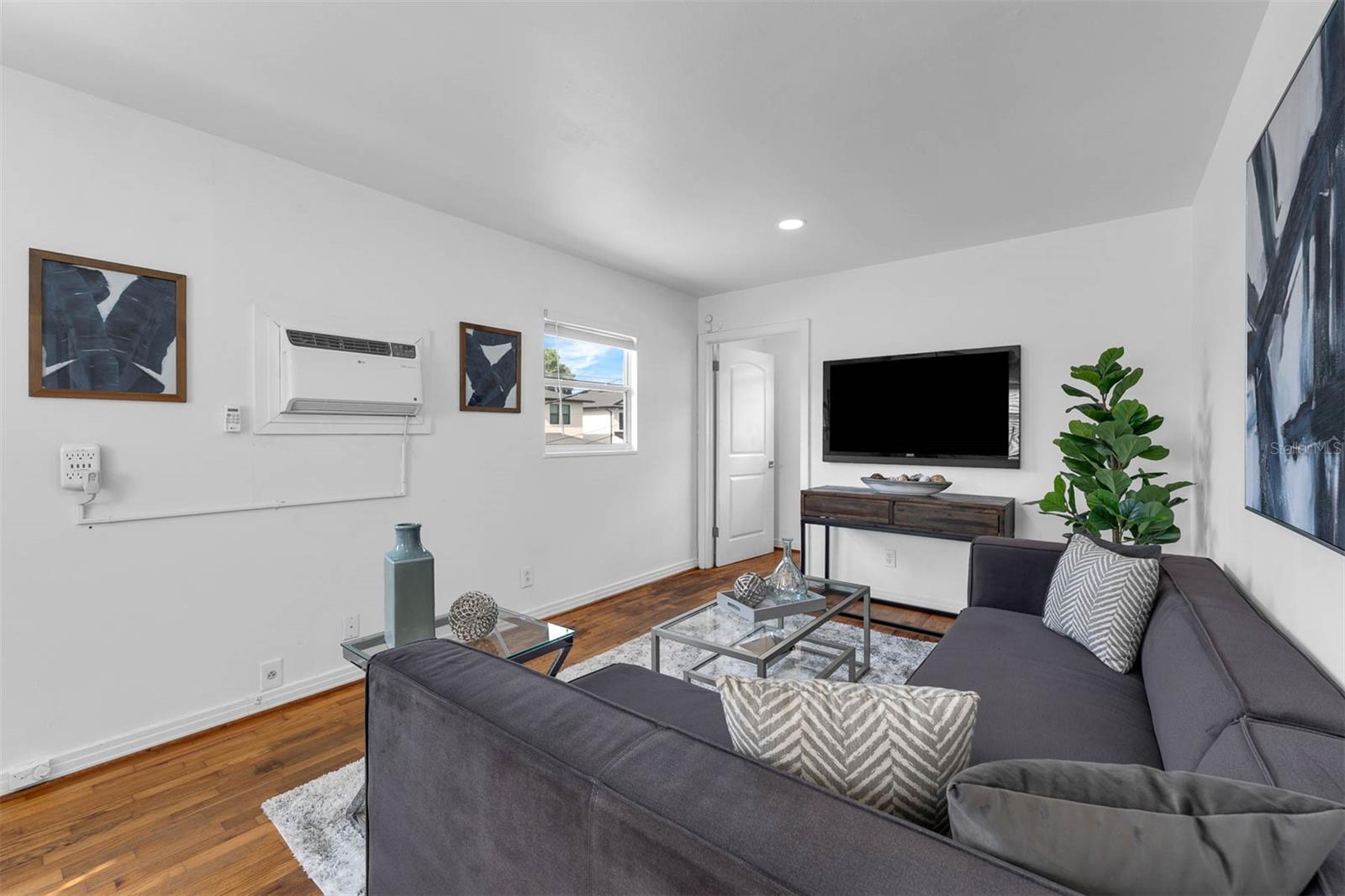 2201 DELANEY. AVE, ORLANDO, FL, 32806