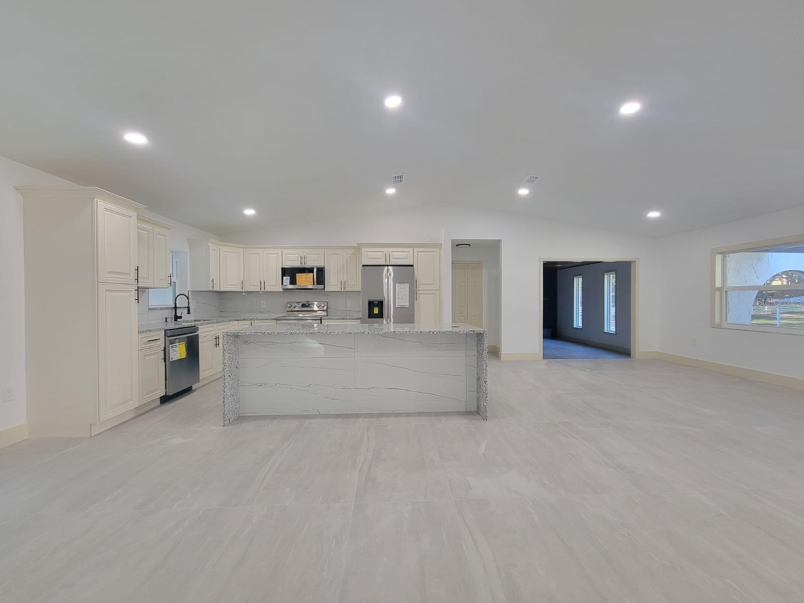 16742 SE 165TH AVE, WEIRSDALE, FL, 32195