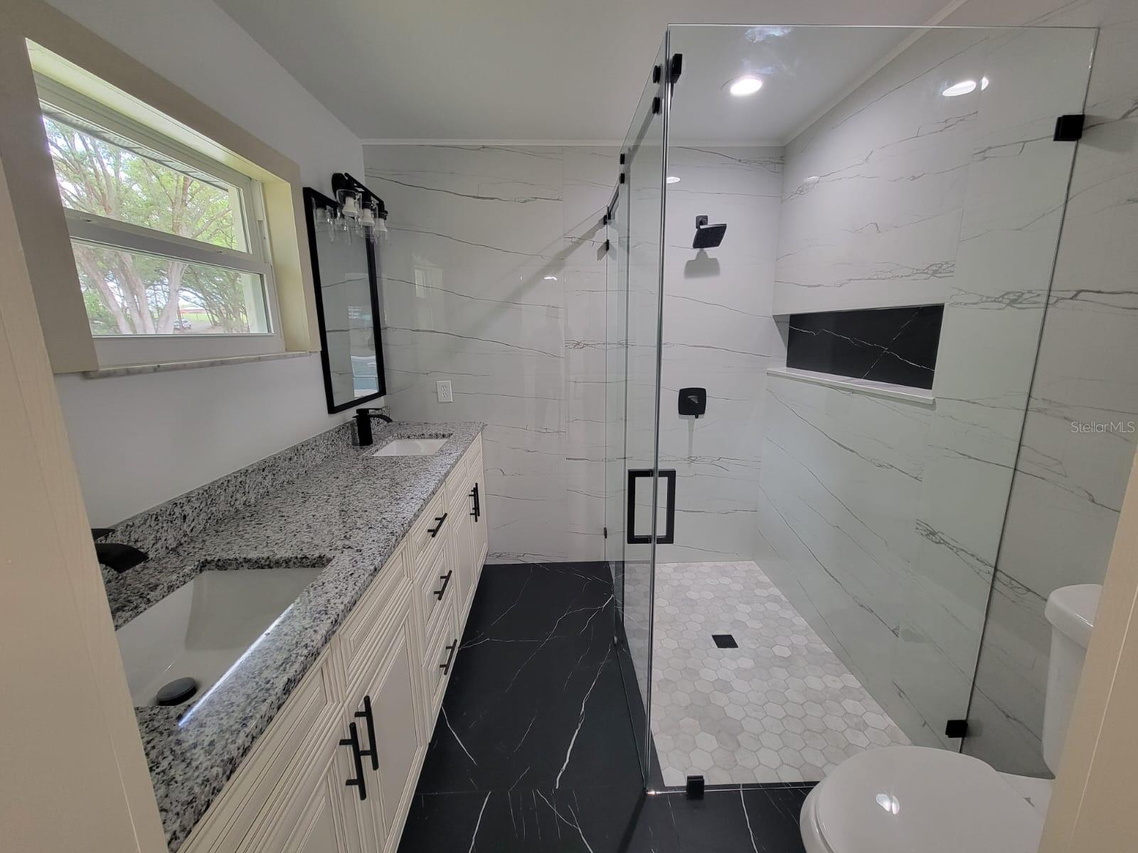 16742 SE 165TH AVE, WEIRSDALE, FL, 32195