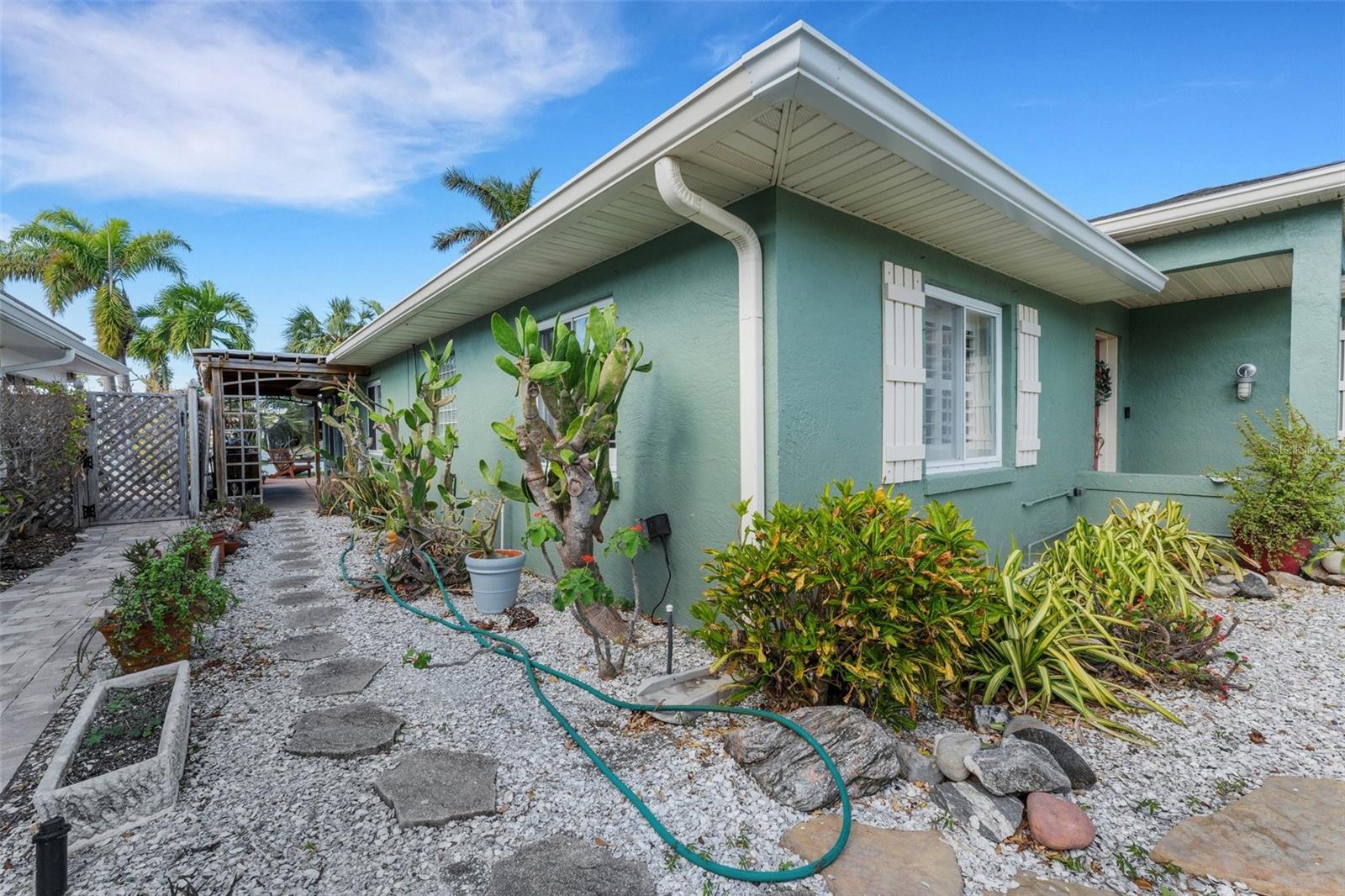 405 HARBOR DR S, INDIAN ROCKS BEACH, FL, 33785