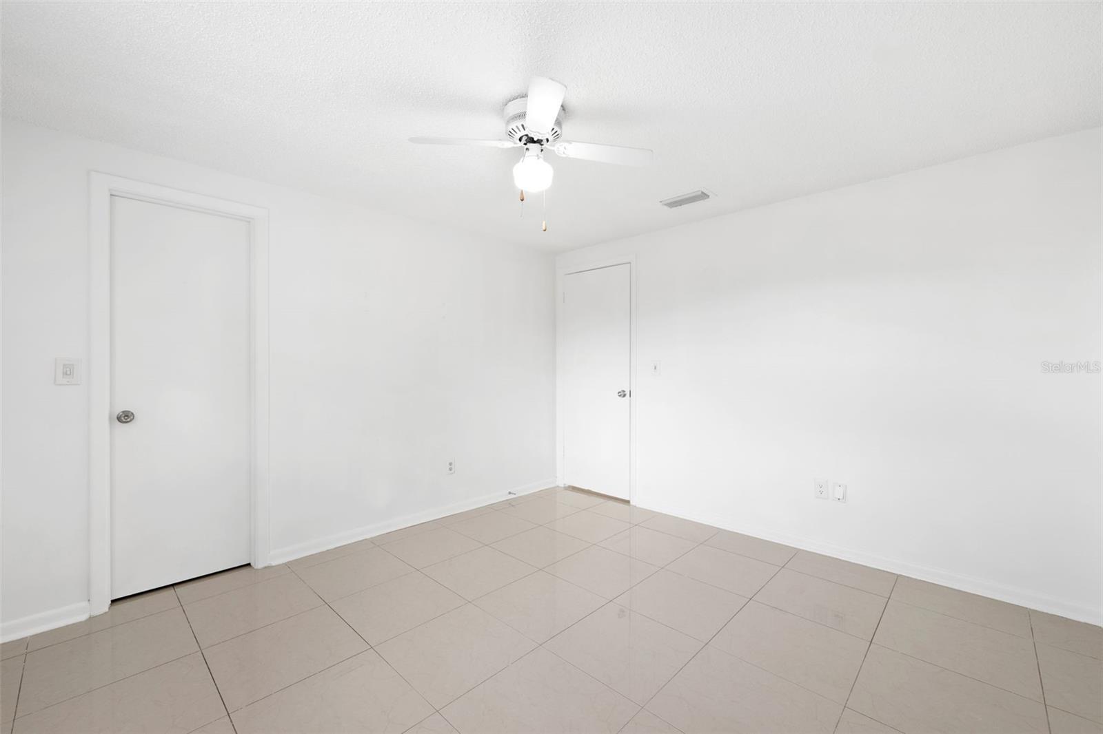 8255 GREENLEAF CIR, TAMPA, FL, 33615