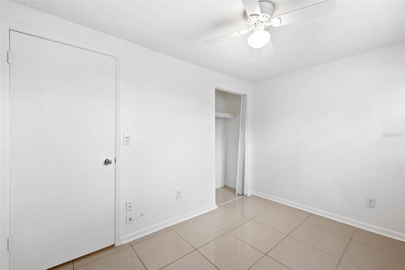 8255 GREENLEAF CIR, TAMPA, FL, 33615