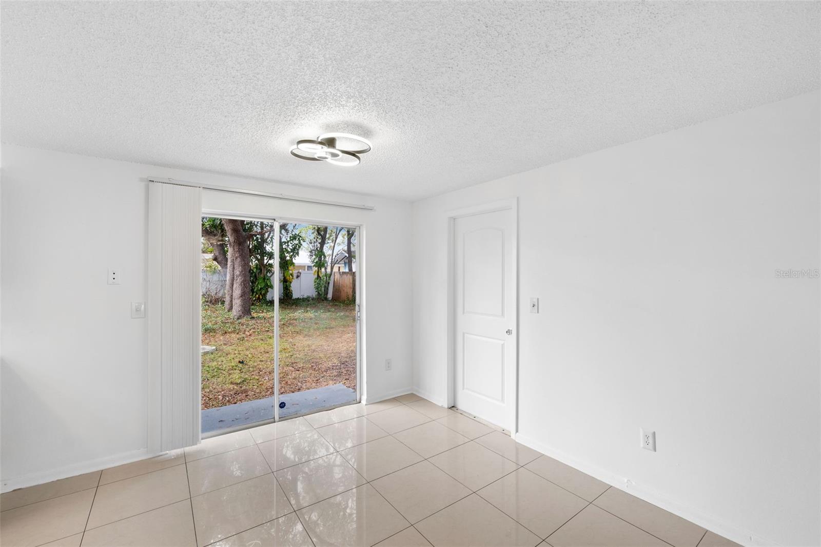 8255 GREENLEAF CIR, TAMPA, FL, 33615