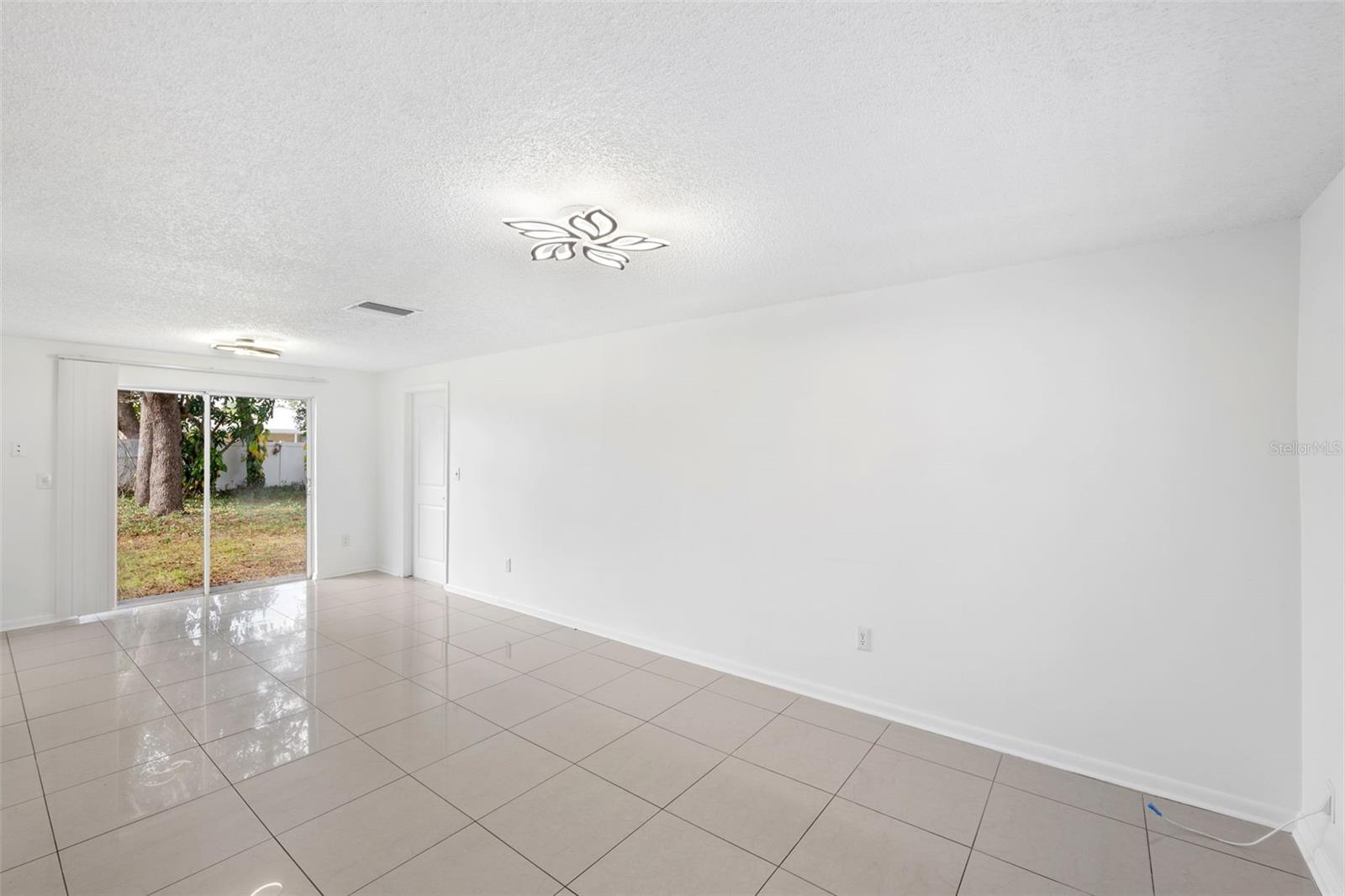8255 GREENLEAF CIR, TAMPA, FL, 33615