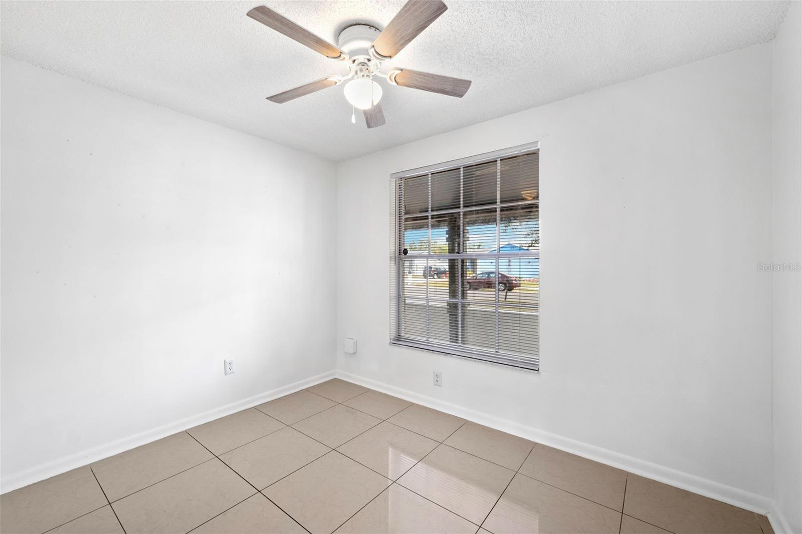 8255 GREENLEAF CIR, TAMPA, FL, 33615