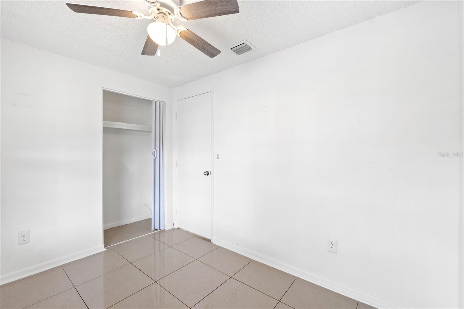 8255 GREENLEAF CIR, TAMPA, FL, 33615