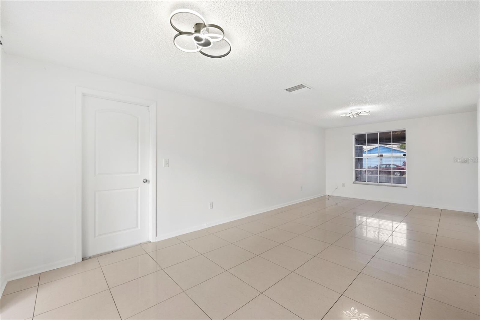8255 GREENLEAF CIR, TAMPA, FL, 33615