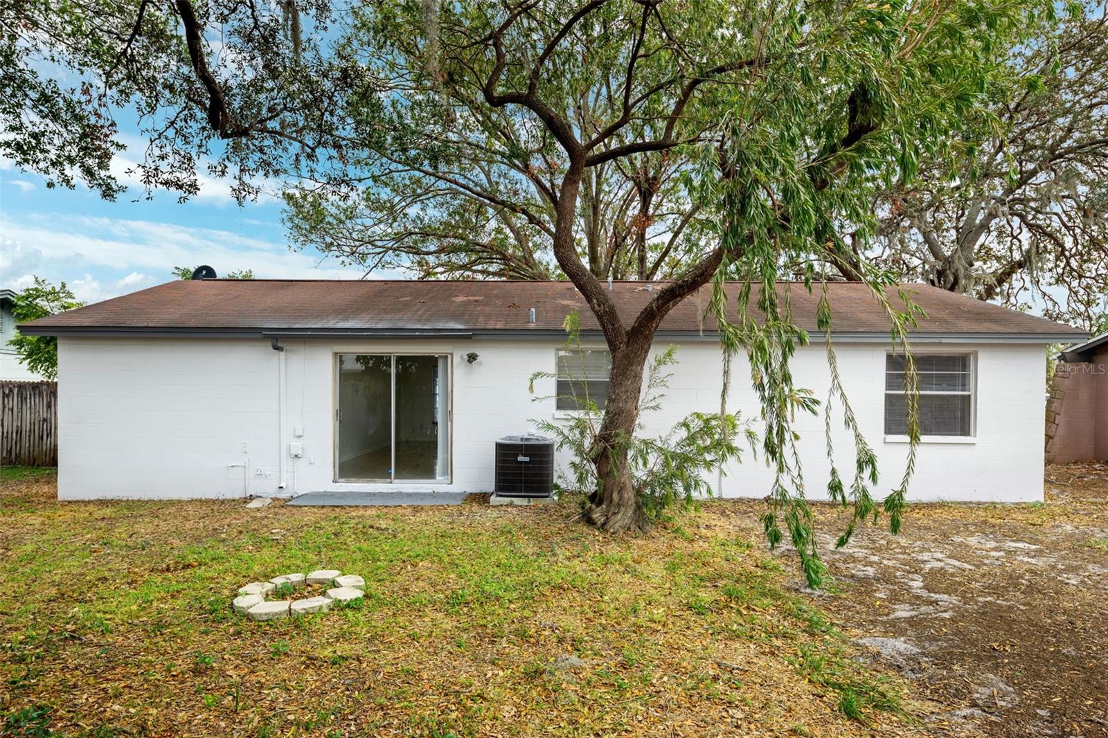 8255 GREENLEAF CIR, TAMPA, FL, 33615