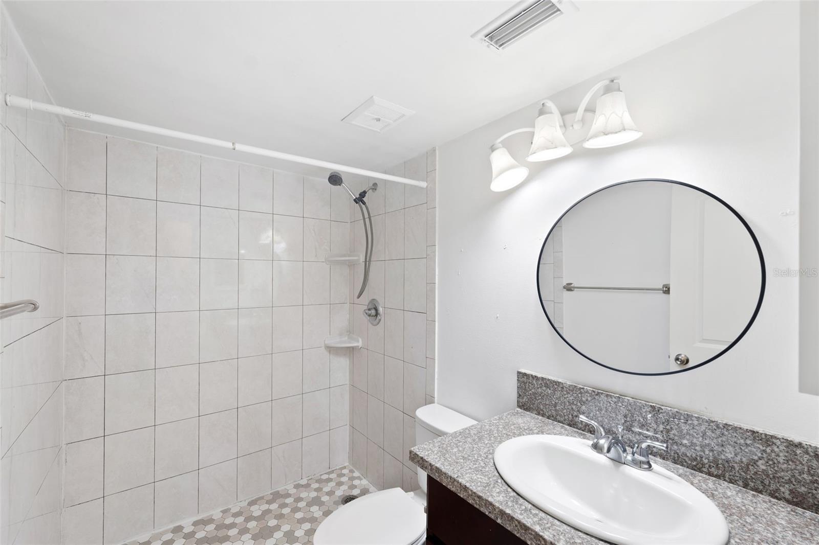 8255 GREENLEAF CIR, TAMPA, FL, 33615