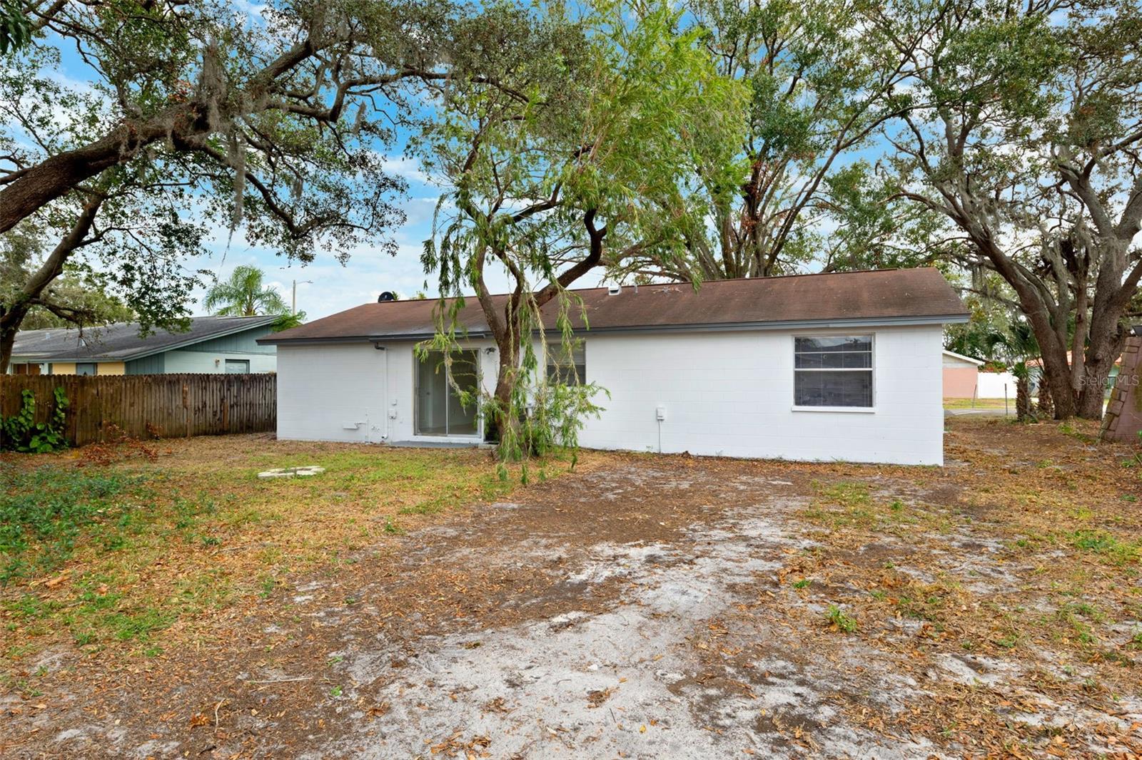 8255 GREENLEAF CIR, TAMPA, FL, 33615