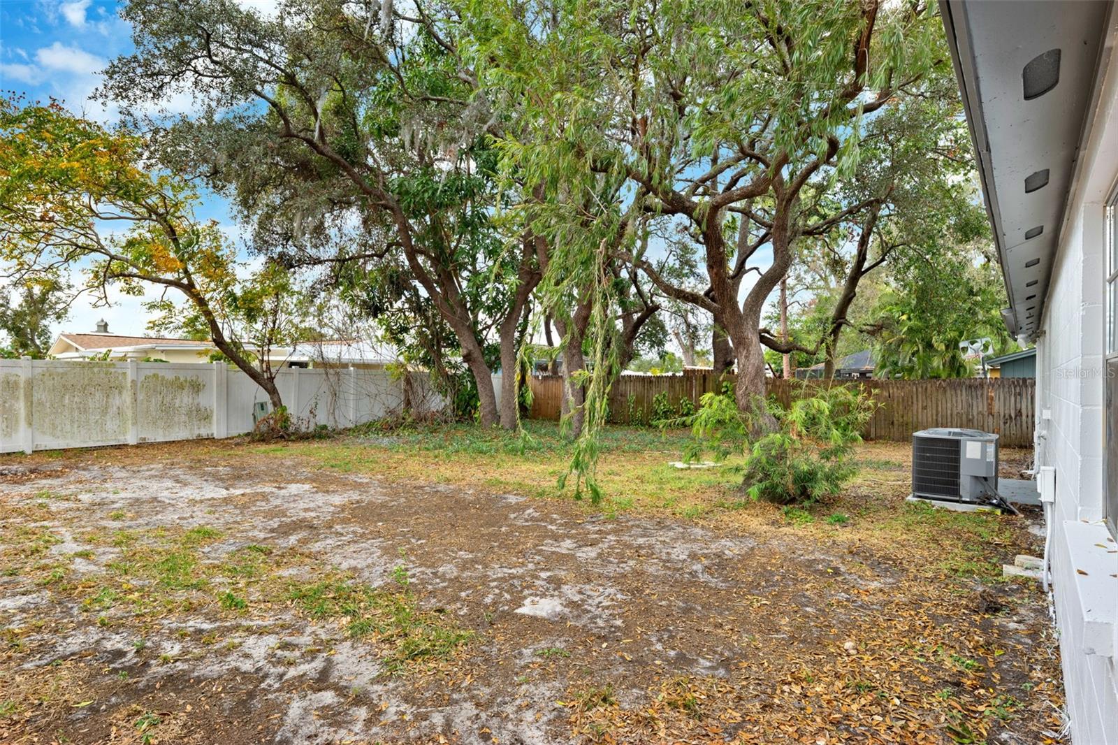 8255 GREENLEAF CIR, TAMPA, FL, 33615