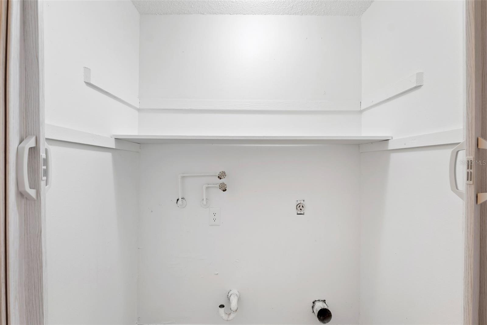 8255 GREENLEAF CIR, TAMPA, FL, 33615