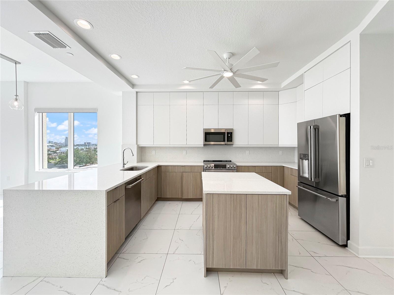 125 ISLAND WAY #605, CLEARWATER BEACH, FL, 33767