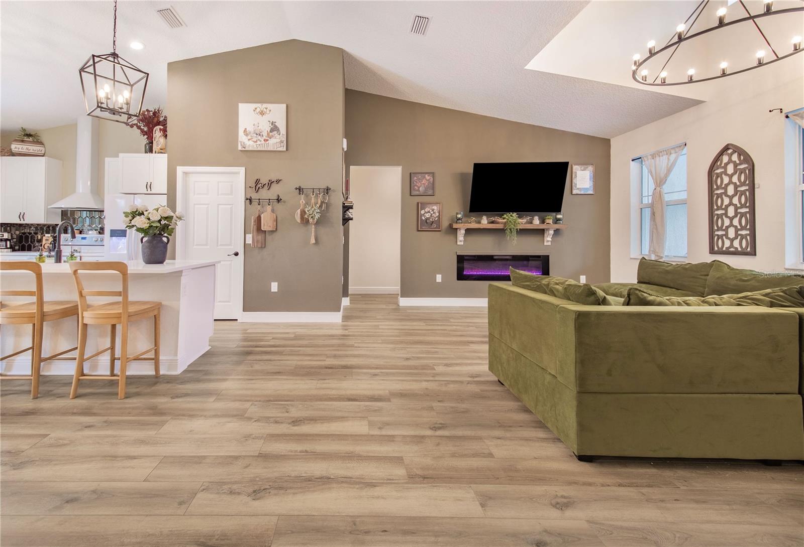 1211 HOLLYWOOD LN, LAKELAND, FL, 33809
