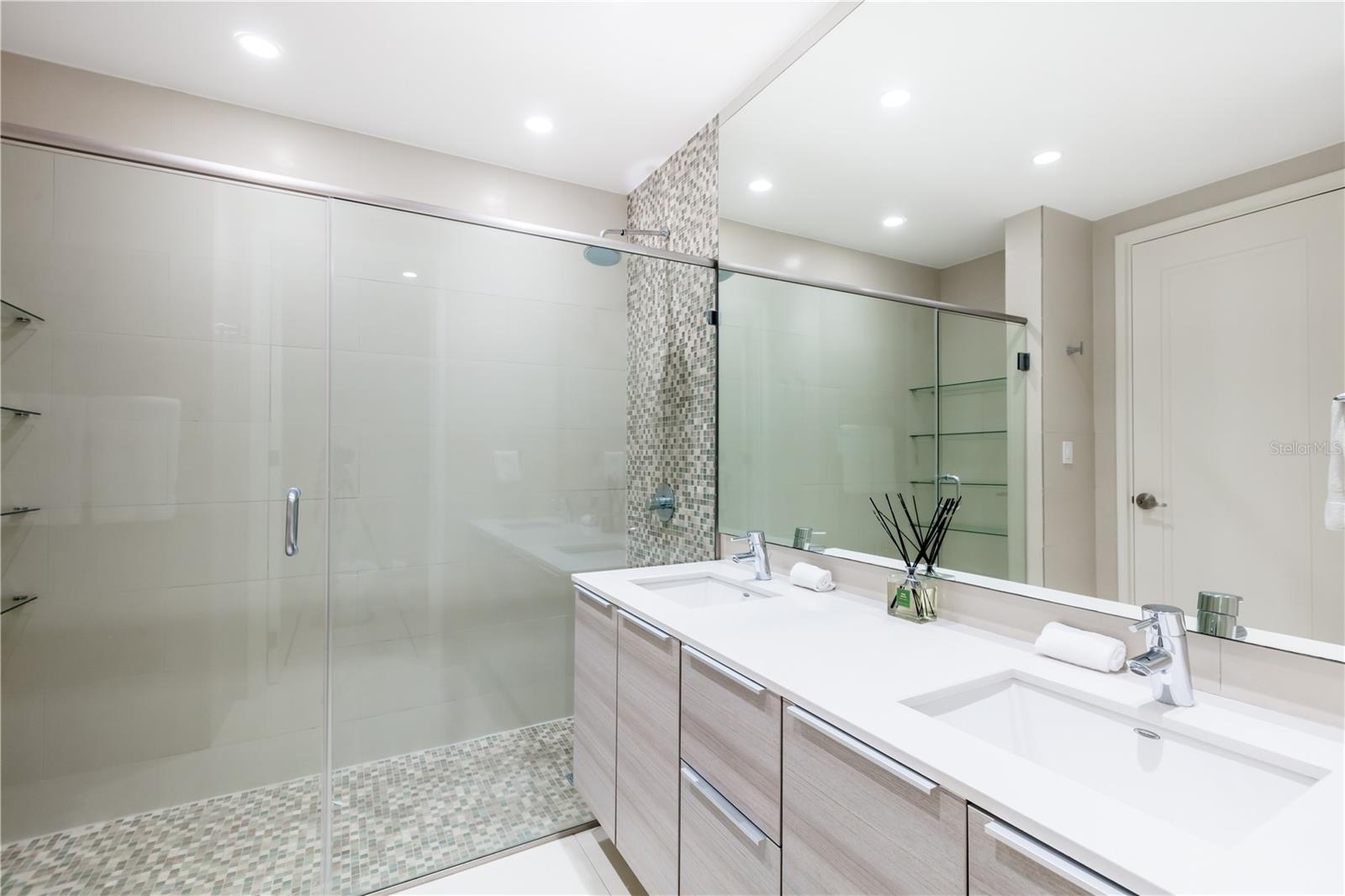 PR9109976 Property Photo