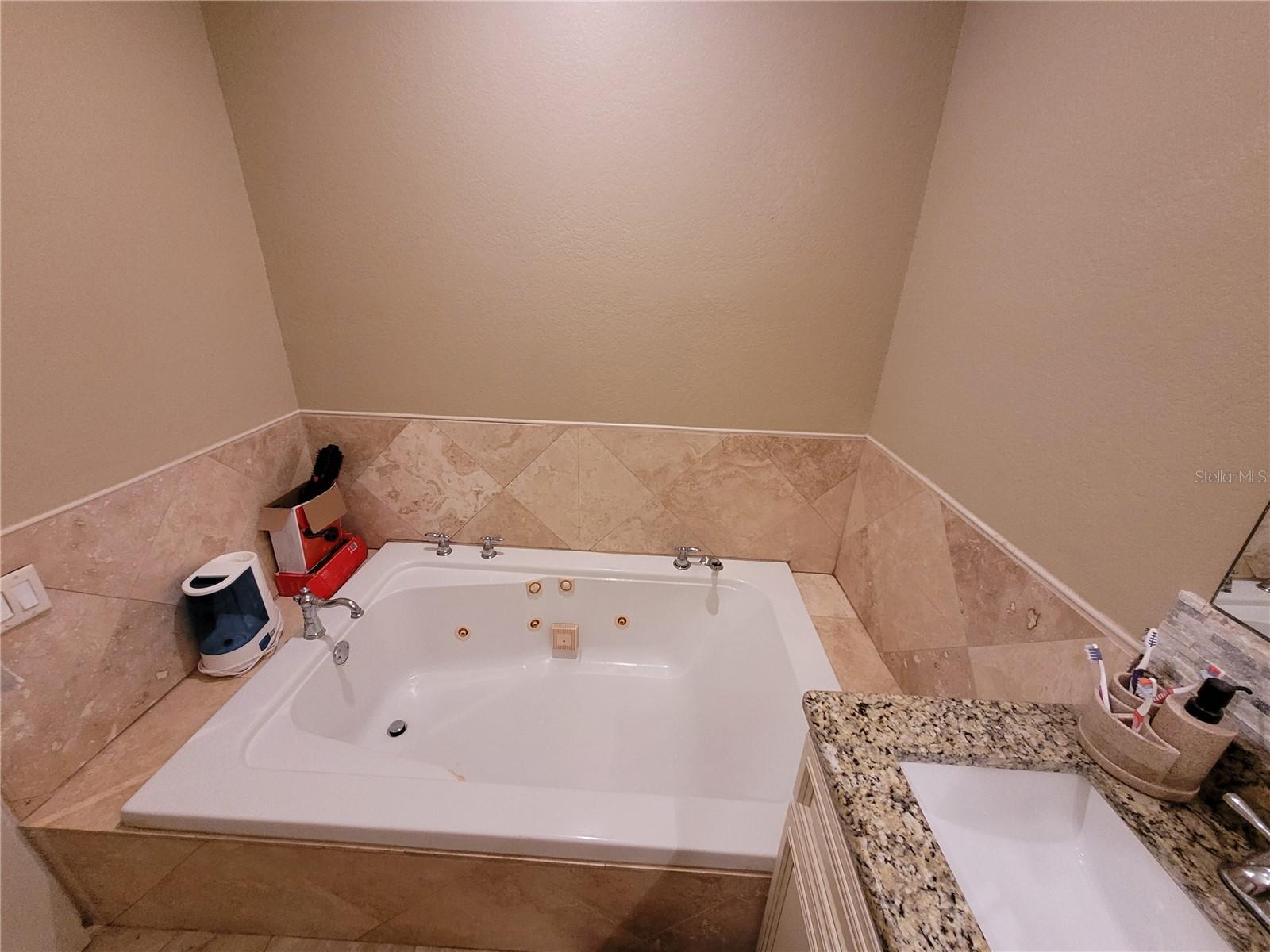 10244 MEMORIAL HWY, TAMPA, FL, 33615