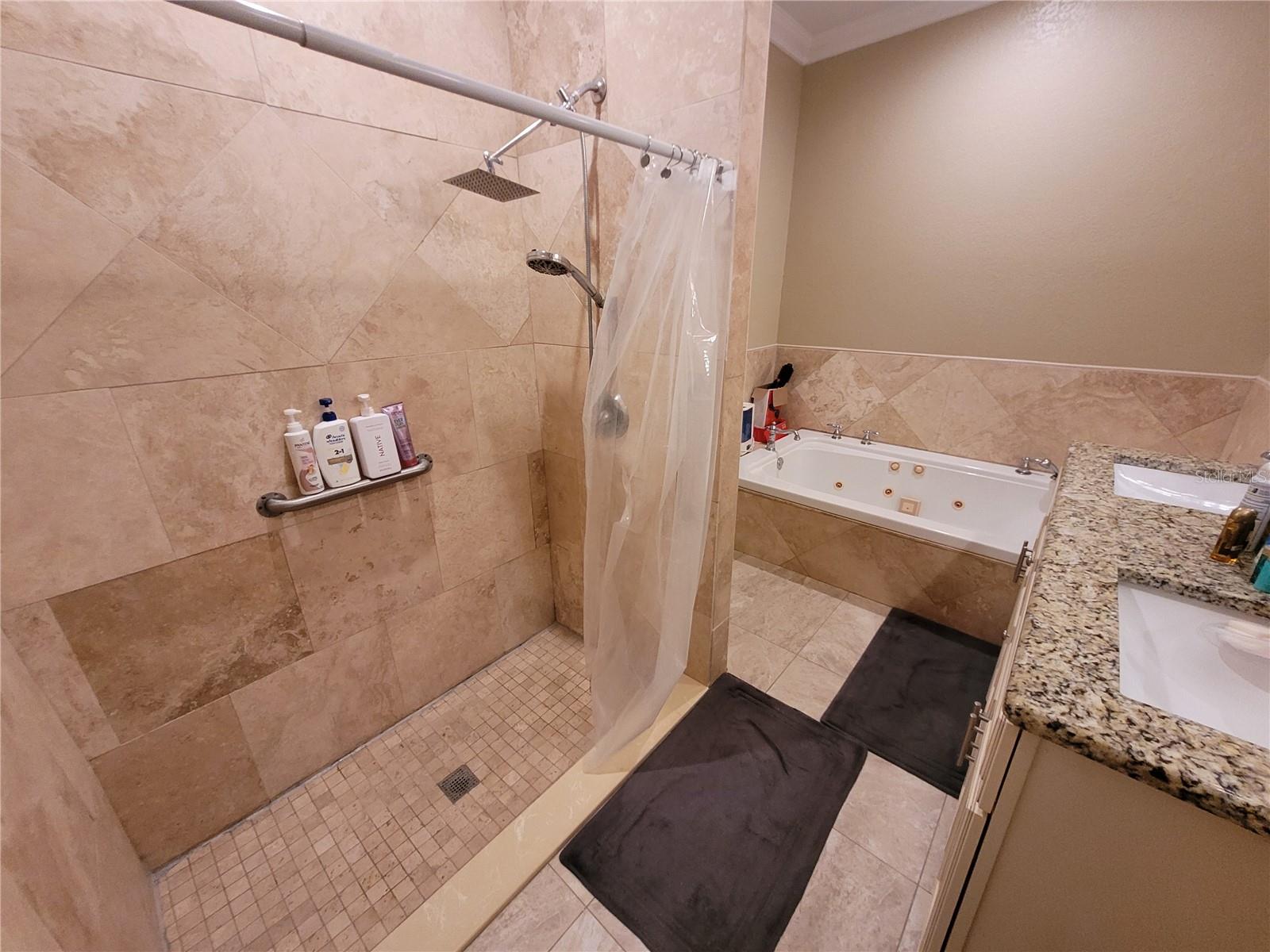 10244 MEMORIAL HWY, TAMPA, FL, 33615