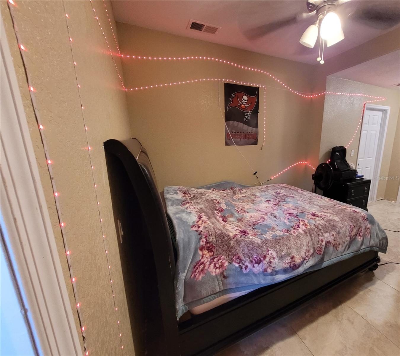 10244 MEMORIAL HWY, TAMPA, FL, 33615