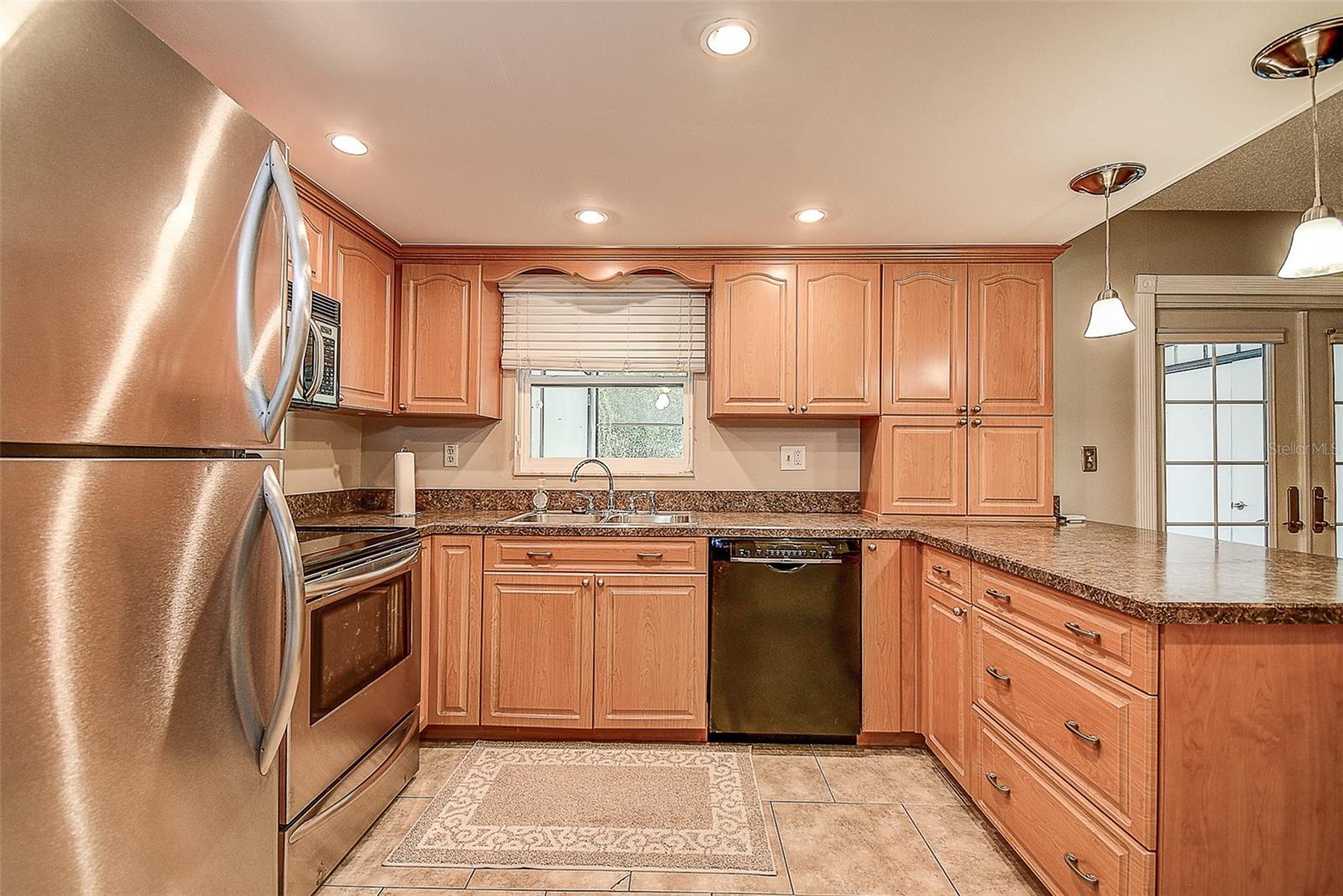 1224 ABBEY CRESCENT LN, CLEARWATER, FL, 33759