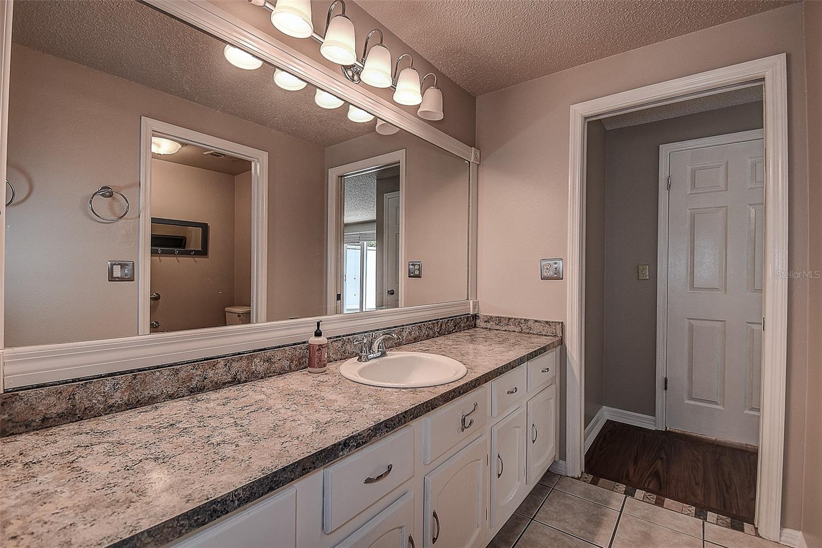 1224 ABBEY CRESCENT LN, CLEARWATER, FL, 33759