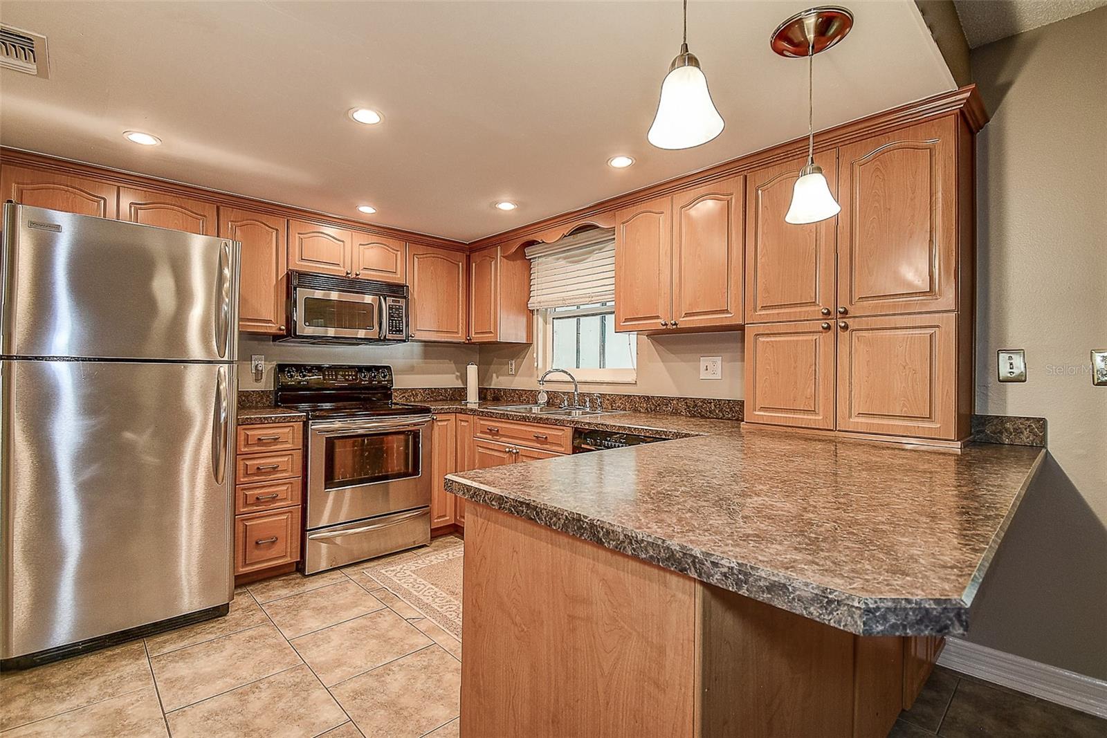 1224 ABBEY CRESCENT LN, CLEARWATER, FL, 33759