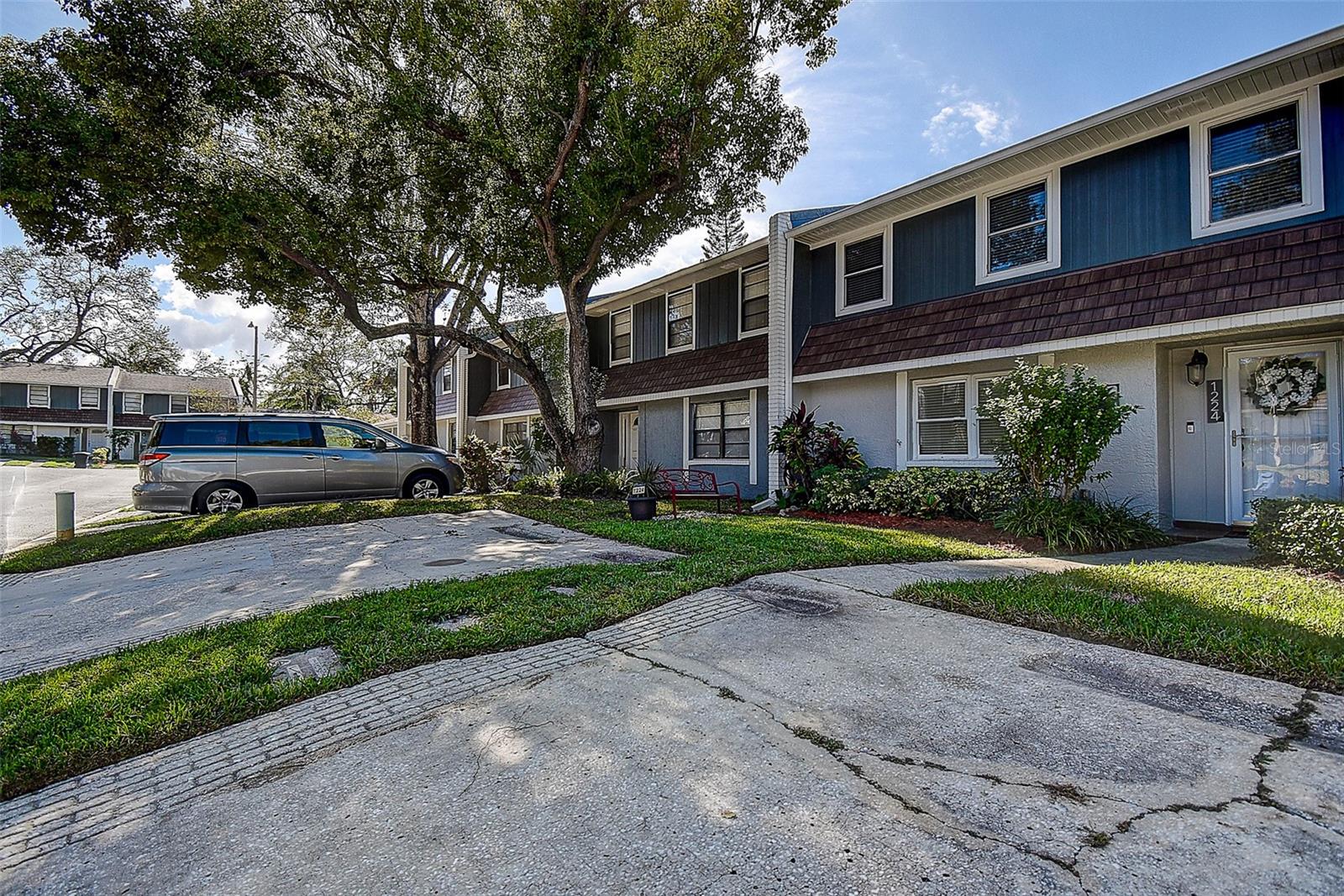 1224 ABBEY CRESCENT LN, CLEARWATER, FL, 33759
