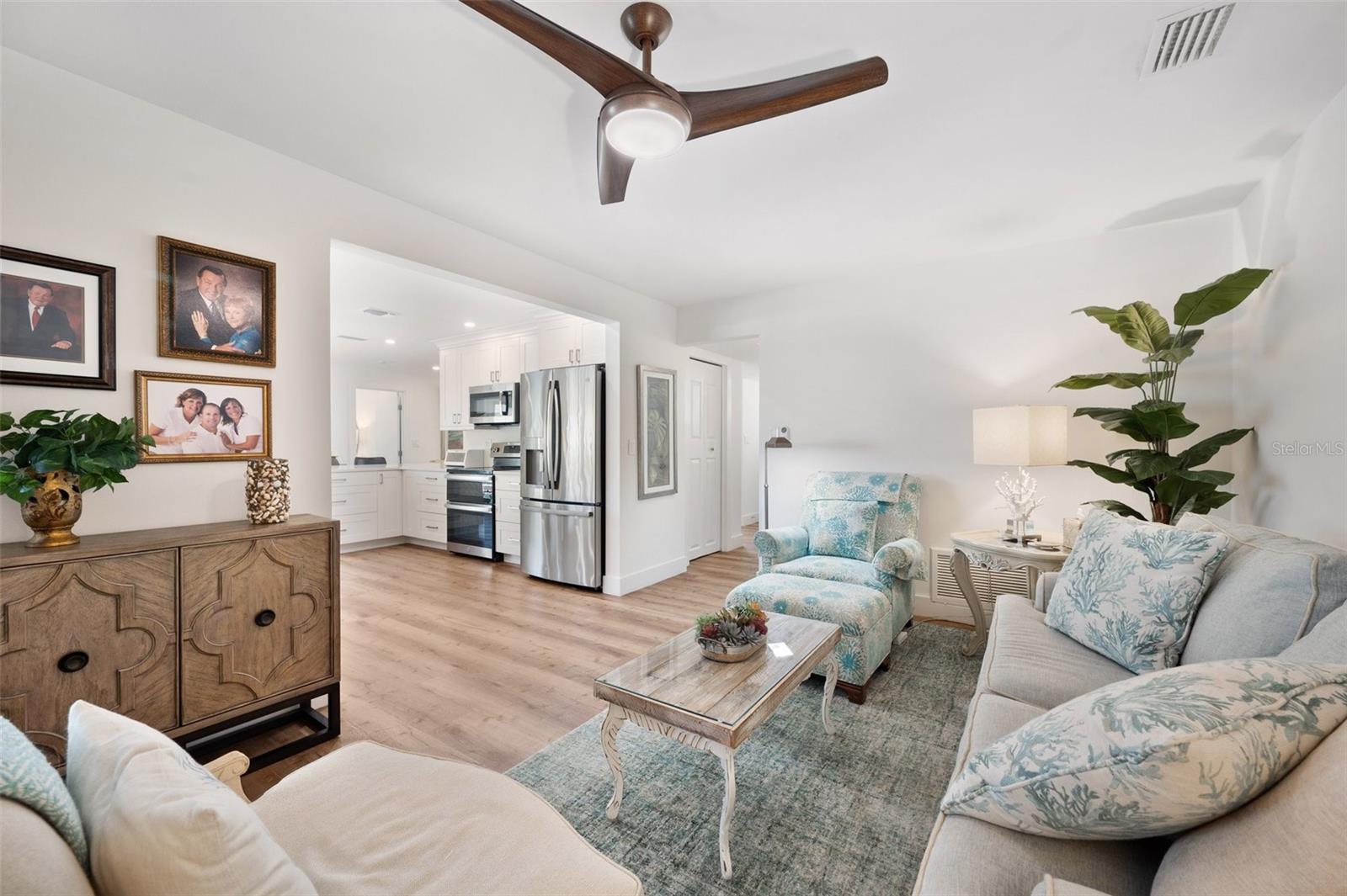 910 OAKWOOD DR, LARGO, FL, 33770