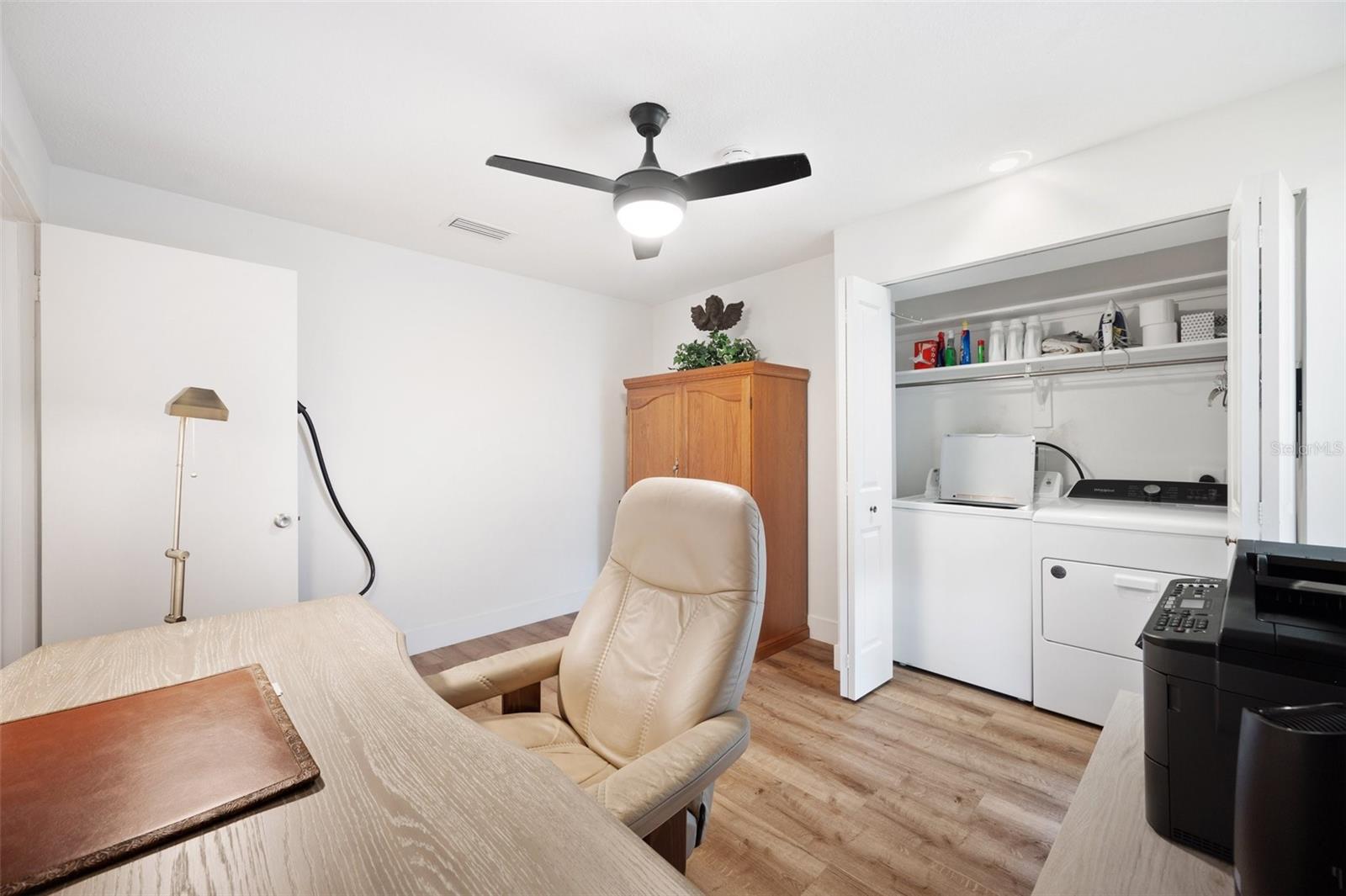 910 OAKWOOD DR, LARGO, FL, 33770
