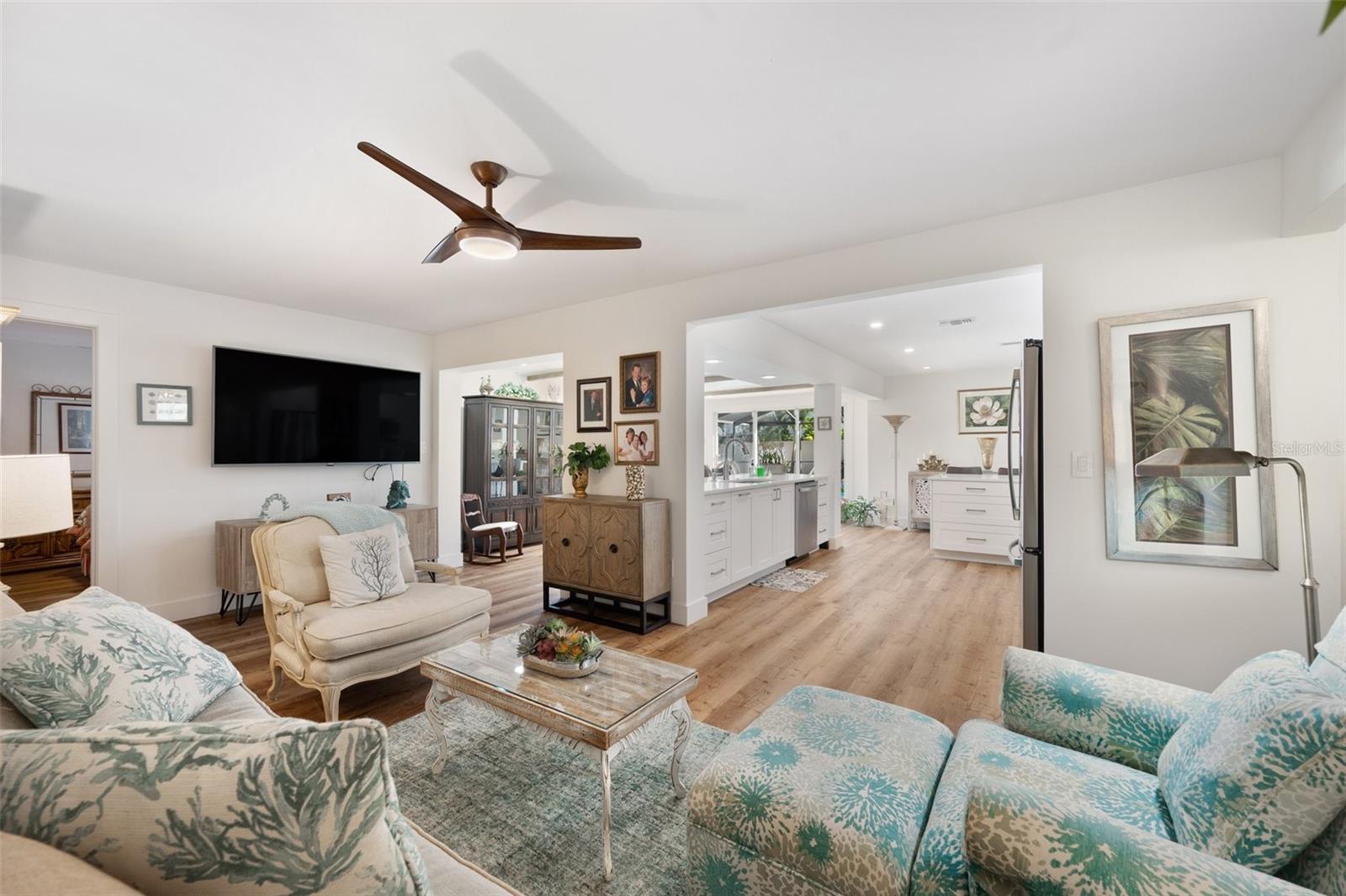 910 OAKWOOD DR, LARGO, FL, 33770