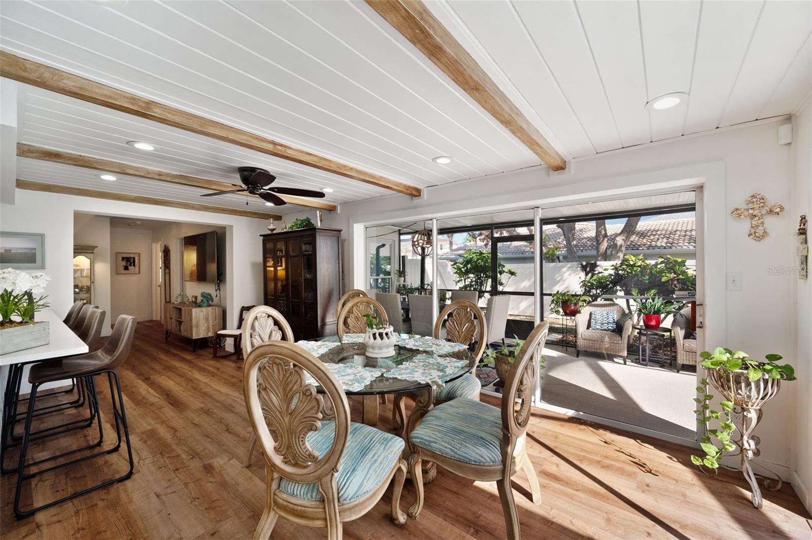 910 OAKWOOD DR, LARGO, FL, 33770