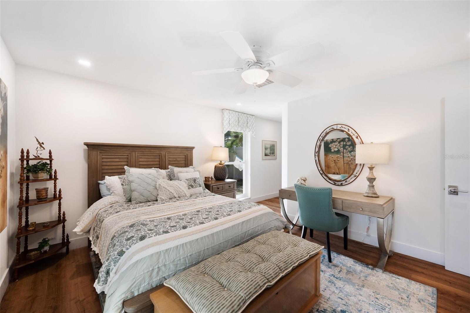 910 OAKWOOD DR, LARGO, FL, 33770