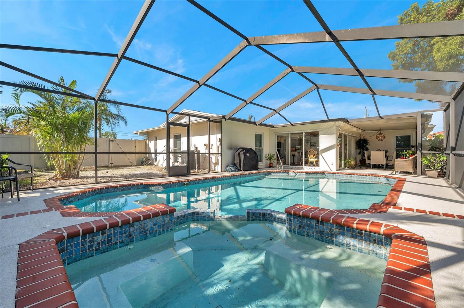 910 OAKWOOD DR, LARGO, FL, 33770