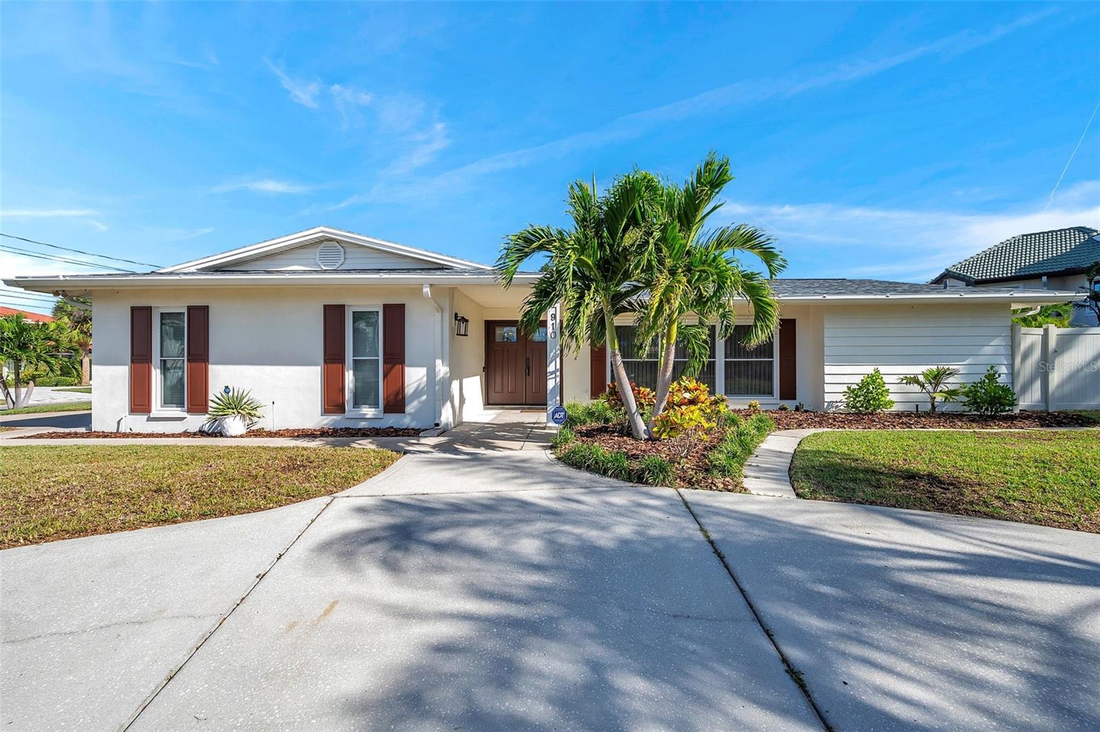 910 OAKWOOD DR, LARGO, FL, 33770