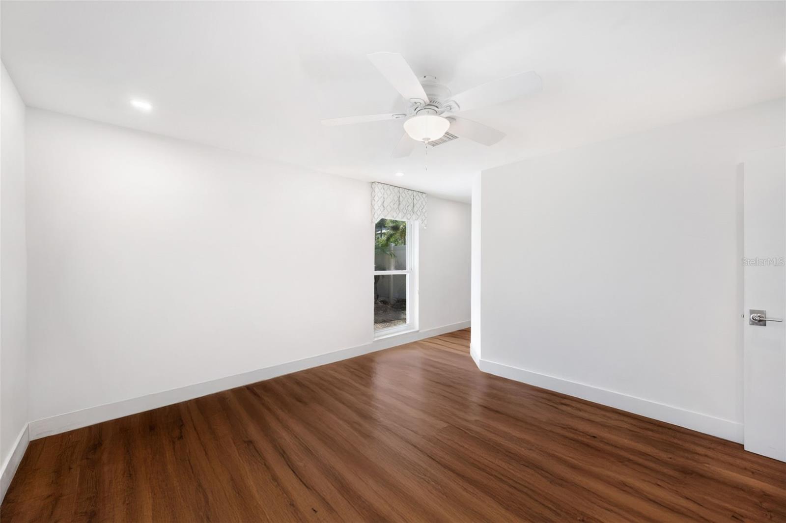 910 OAKWOOD DR, LARGO, FL, 33770