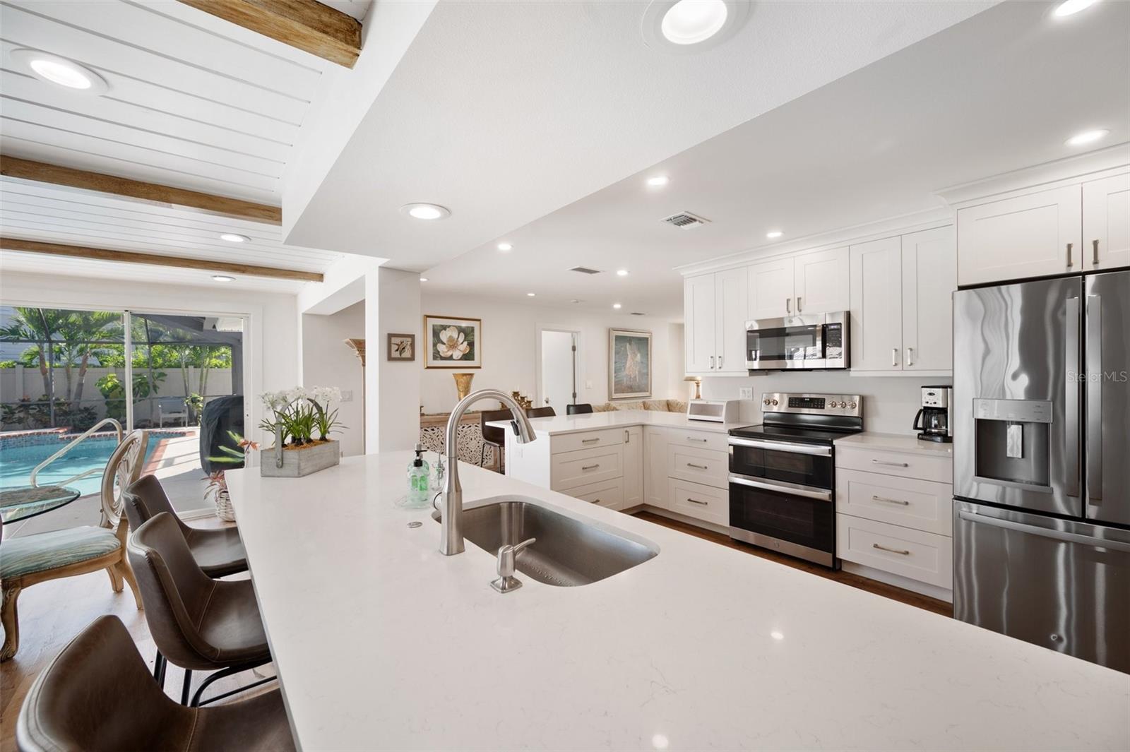 910 OAKWOOD DR, LARGO, FL, 33770
