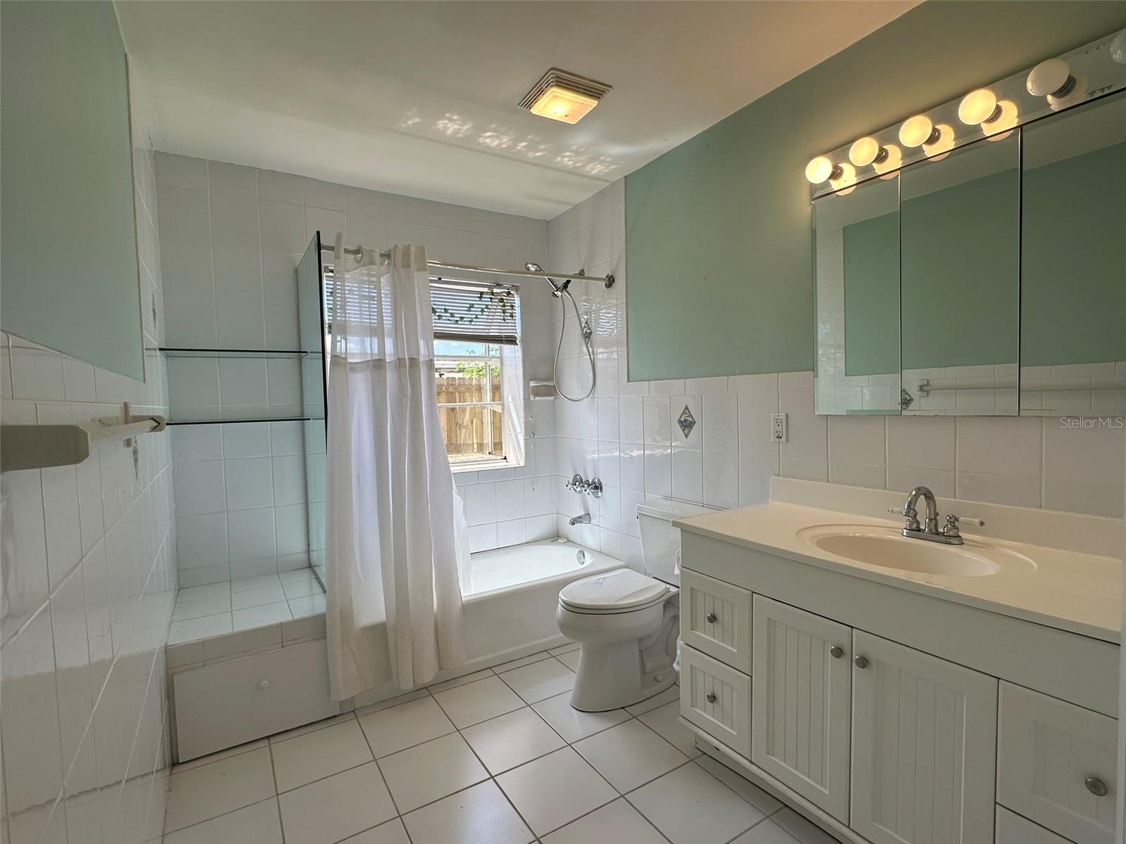 835 CONREID DR NE, PORT CHARLOTTE, FL, 33952