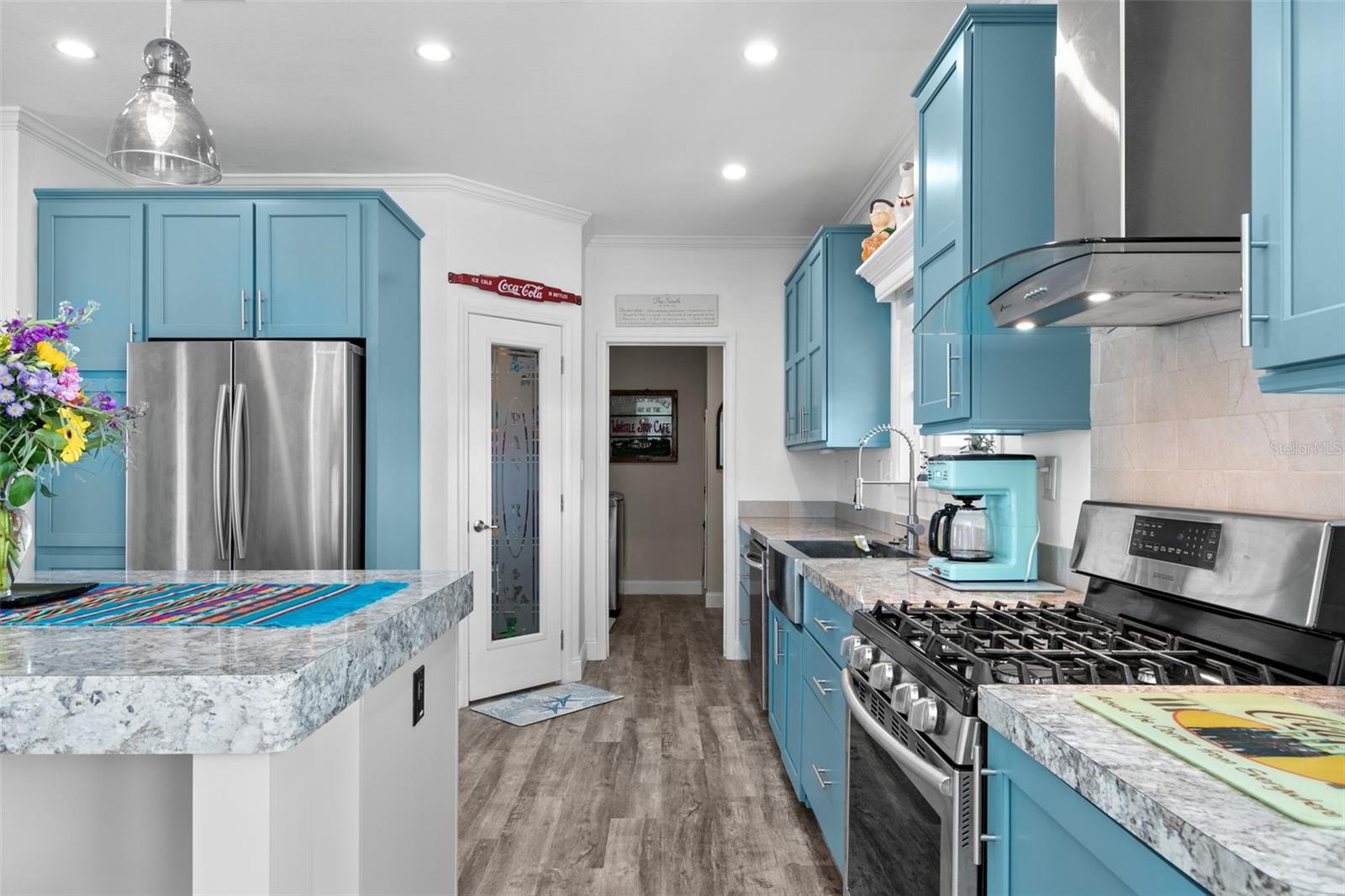 6901 AMERICANA DR NE #102, ST PETERSBURG, FL, 33702