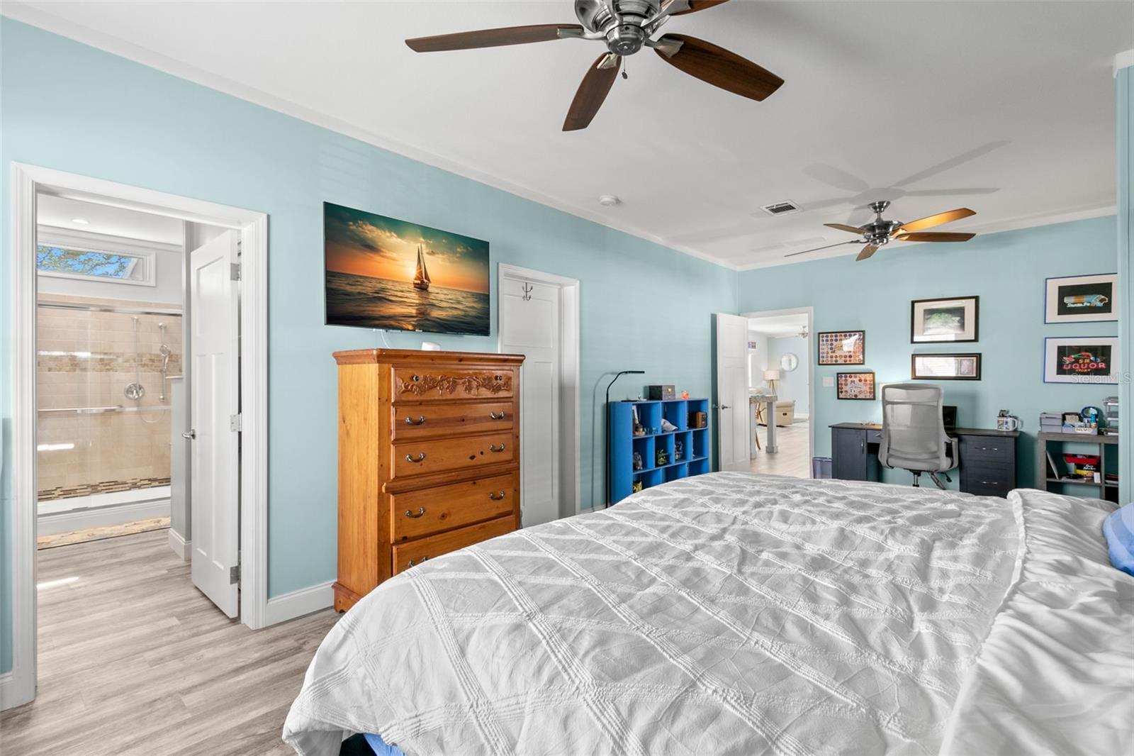 6901 AMERICANA DR NE #102, ST PETERSBURG, FL, 33702